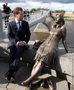 Медведев и памятник