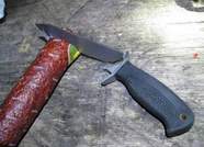 Нож и колбаса