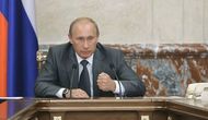 Путин поручил повысить &quot;позорно низкие&quot; зарплаты медработников