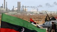 Нефть дорожает из-за роста напряженности в Ливии