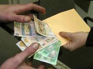 5 млн украинцев платят в конвертах