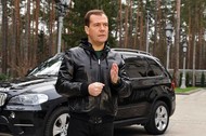 Медведев попал в топ-20 самых невлиятельных мужчин России по версии GQ